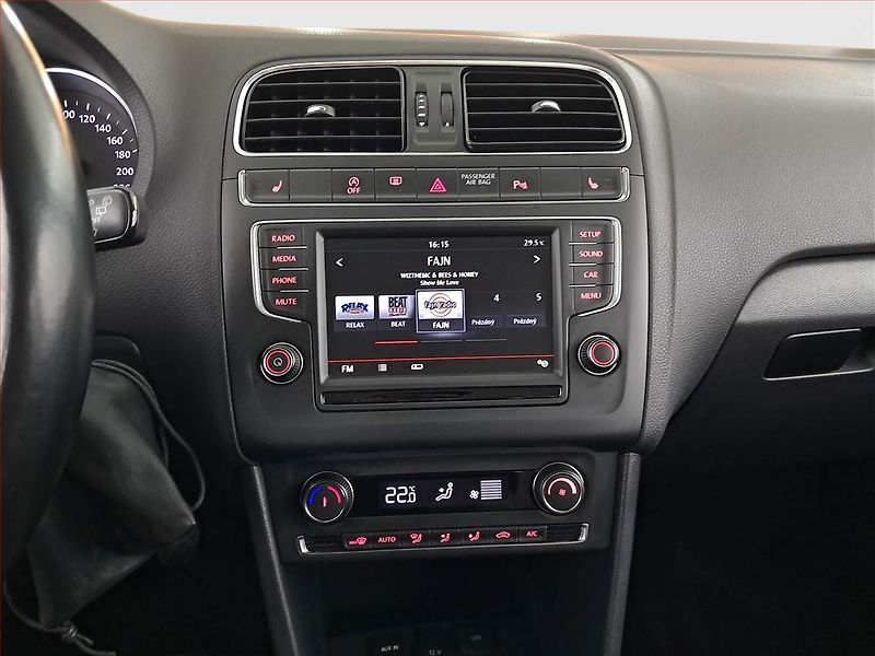 Volkswagen Polo (2015) 1.4 TDI, Tempomat - fotka 12 z 19