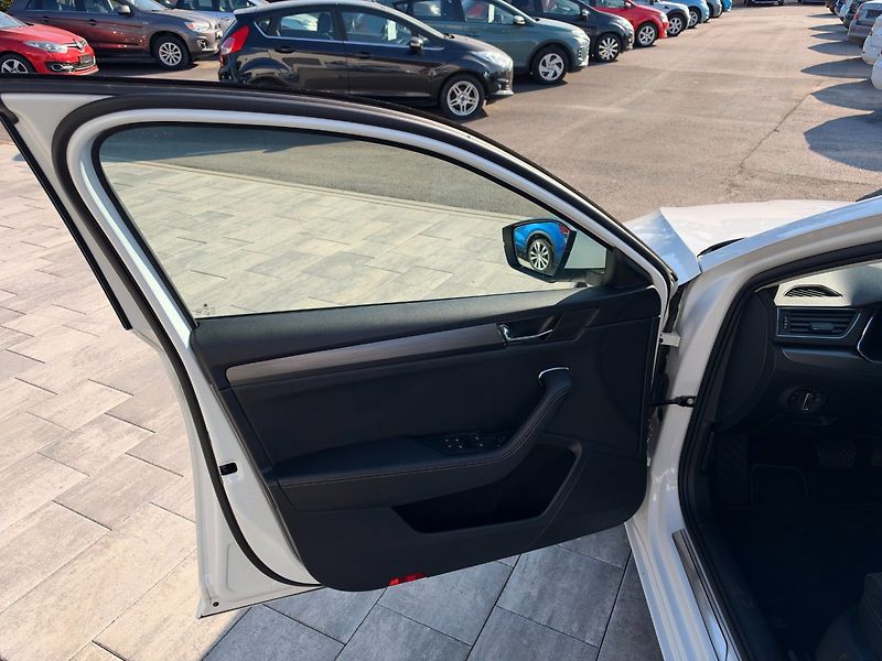 Škoda Superb (2021) Style 1.5 TSI DSG 110kW - fotka 9 z 37