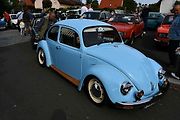 Na tradiční Lidický okruh dorazily desítky historických automobilů a motocyklů, které obdivovali návštěvníci z Kladna i širokého okolí.