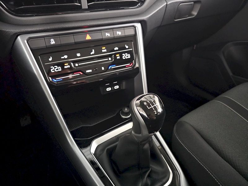 Volkswagen T-Roc (2025) 1.0TSI 85kW LIFE WEBASTO - fotka 23 z 29