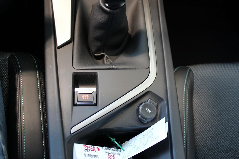 Peugeot 308 (2023) 1.2i,ALLURE PACK,130HP,DPH,ČR - fotka 9 z 22