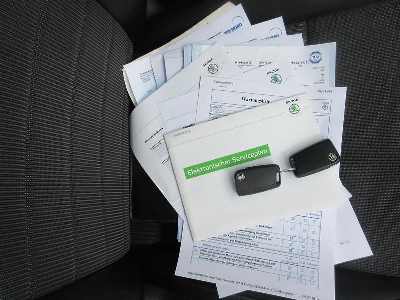 Škoda Octavia 1,6 TDI Elegance Top Stav - fotka 13 z 14