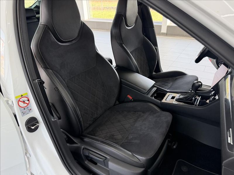 Škoda Superb 2,0 TDi, Sportline, Navi, DSG - fotka 12 z 36