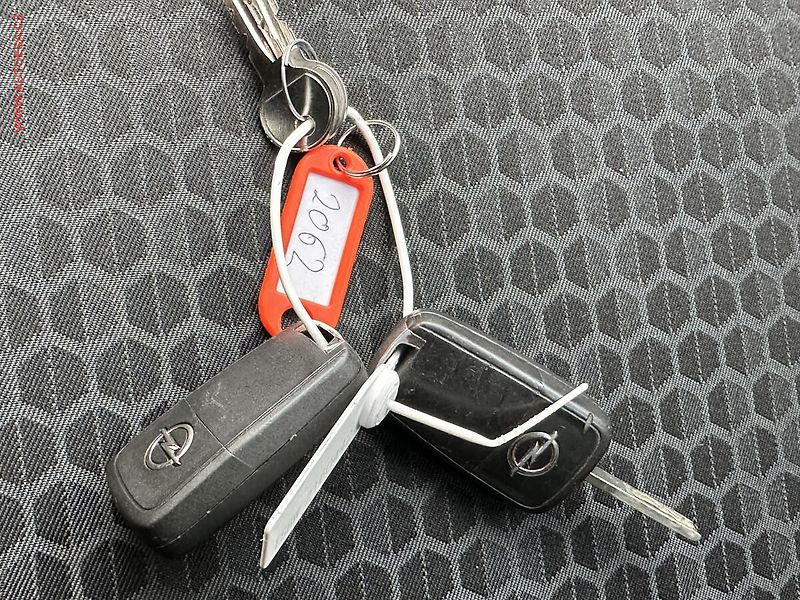 Opel Corsa (2018) 1.4i, Edition, TZ, +kola - fotka 18 z 18