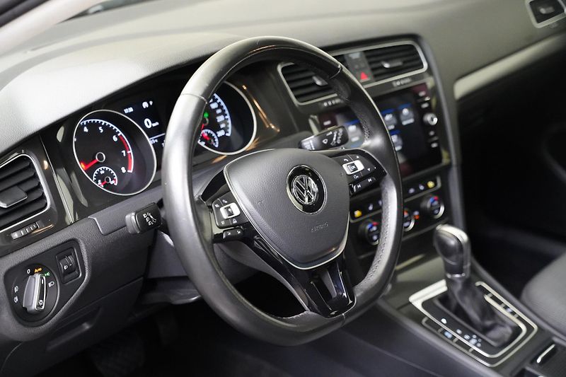 Volkswagen Golf - fotka 14 z 24