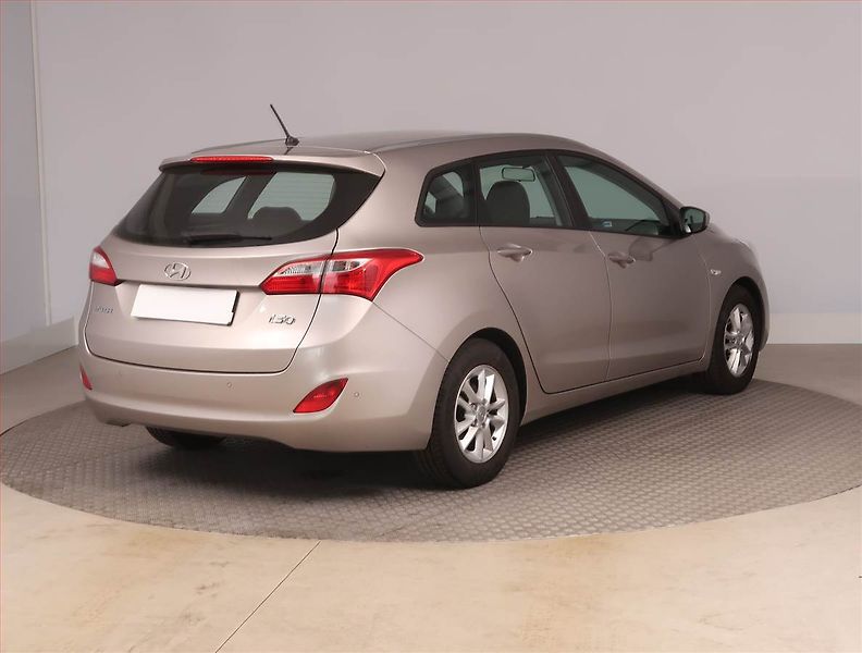 Hyundai i30 (2016) 1.6 MPI, Serv.kniha, Tempomat - fotka 5 z 17