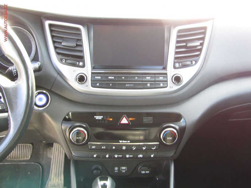 Hyundai Tucson (2015) 2.0 CRDi 4x4, ČR, AT, navi - fotka 15 z 23