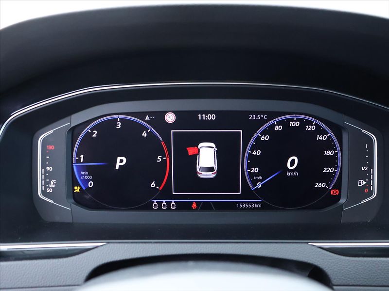Volkswagen Passat 2,0 TDI DSG R-LINE Matrix - fotka 19 z 32