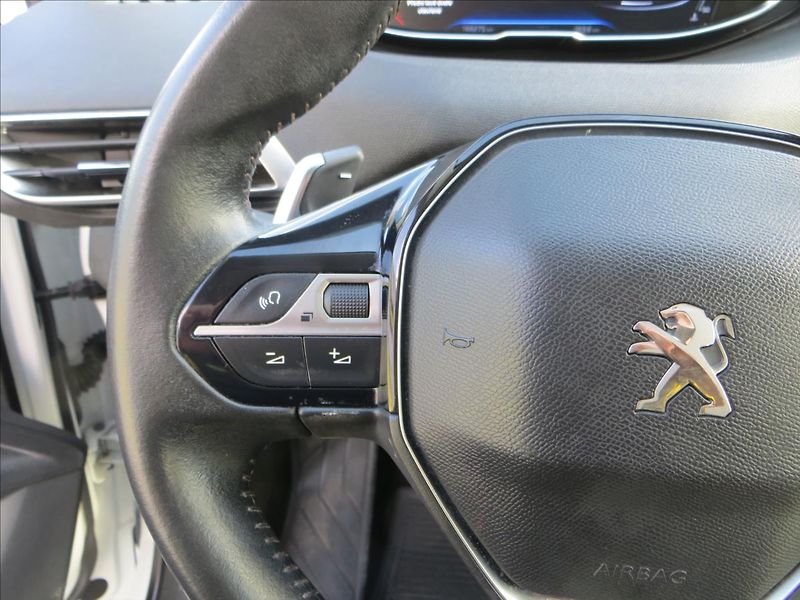 Peugeot 3008 1,5 BlueHDi AUT ACTIVE ČR - fotka 17 z 23