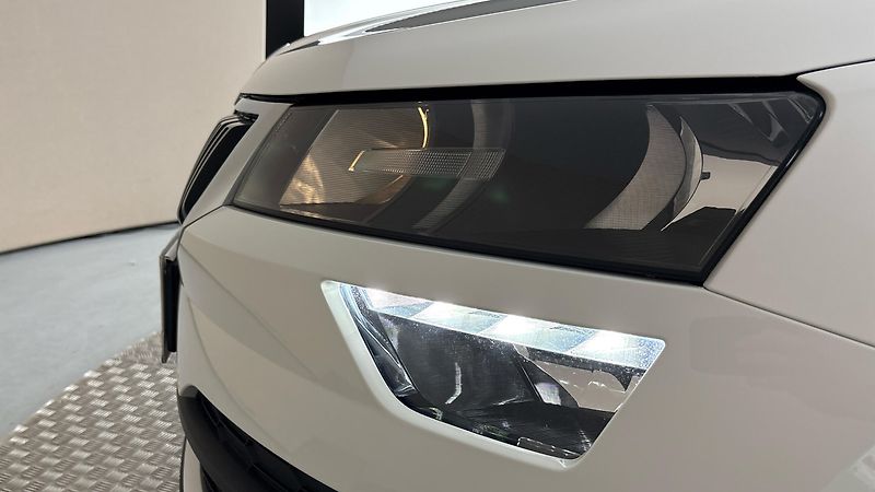 Škoda Karoq 2.0 TDI Ambition - fotka 18 z 25