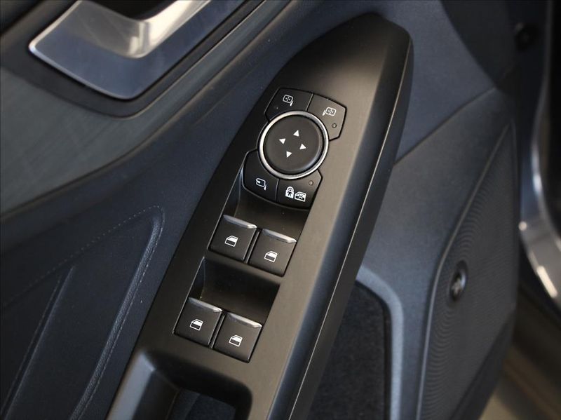 Ford Focus 1,5 EB 110kW AT Titan.X 1.maj. - fotka 18 z 24