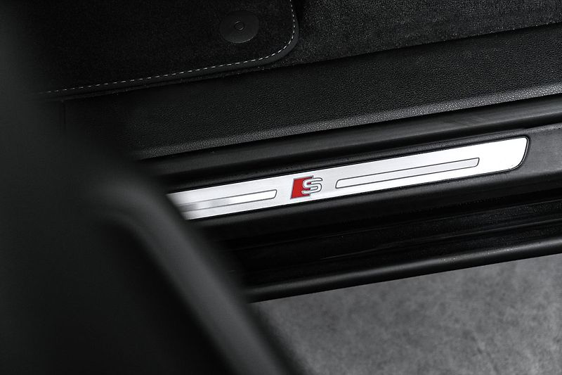 Audi Q8 50TDI S-line Matrix Vzduch - fotka 17 z 18