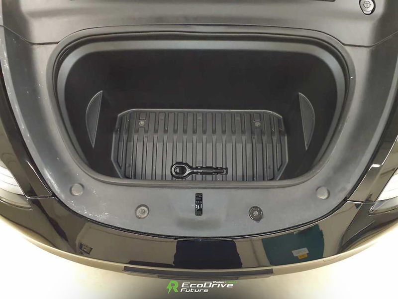 Tesla Model Y (2023) Berlín – 79 kWh – 35 883 km - fotka 6 z 12