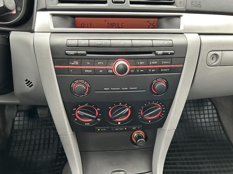 Mazda 3 1.6 i . - fotka 18 z 22