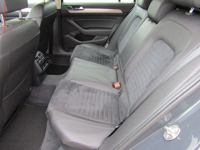 Volkswagen Passat (2018) 2.0TDi, Highline, DSG, LED - fotka 10 z 21