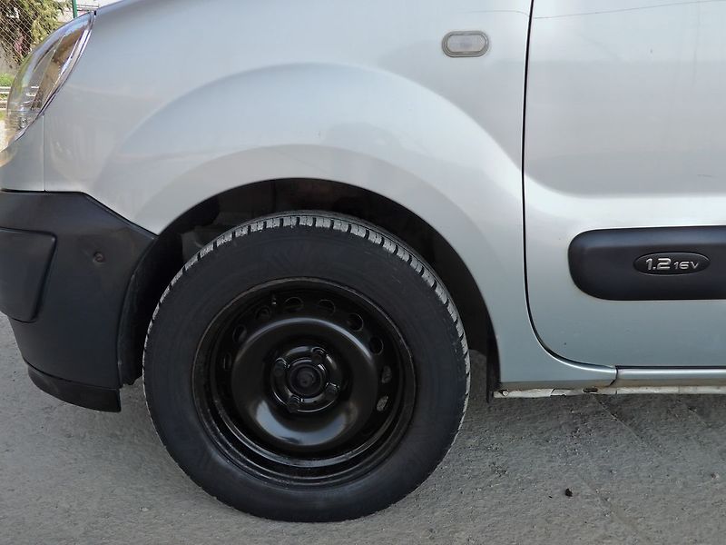 Renault Kangoo 1.2i 16v 55kW Klimatizace - fotka 24 z 28