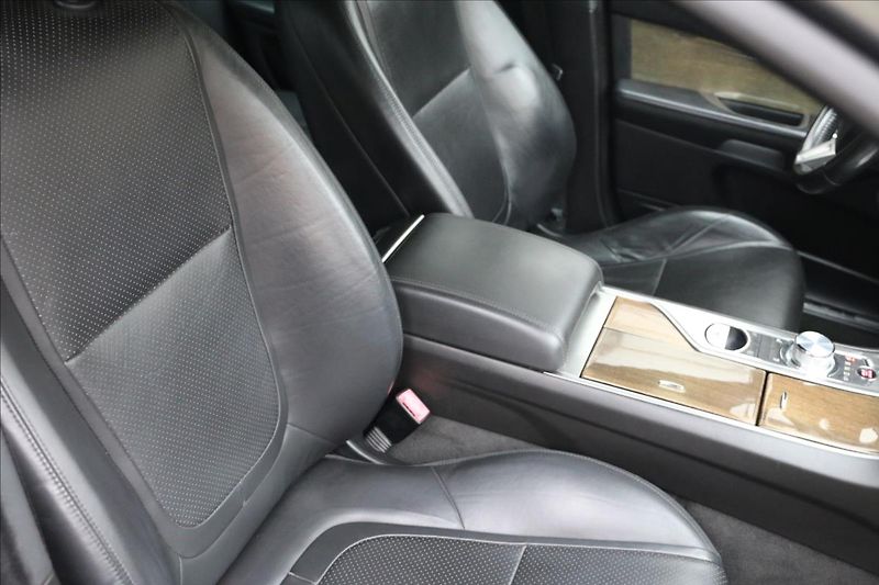 Jaguar XF 3,0 ČR, Automat, Navigace - fotka 29 z 46