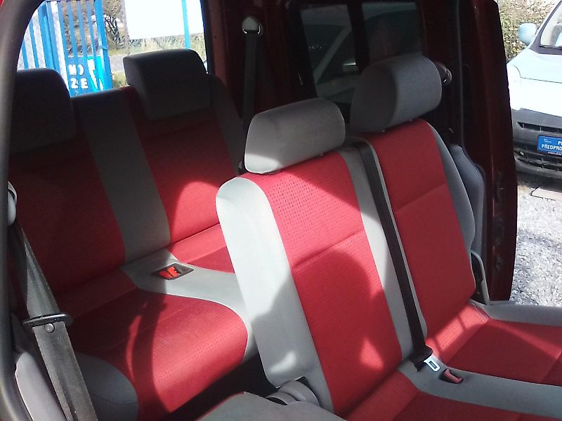 Volkswagen Caddy (2007) 1.6i / 75 KW , 7 míst - fotka 21 z 27