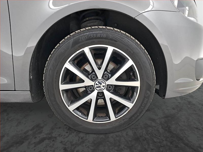 Volkswagen Touran (2013) 1.6 TDI, Serv.kniha, Navi - fotka 15 z 20