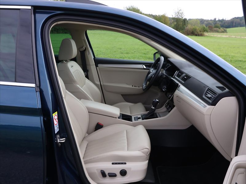 Škoda Superb 2.0 TDI 147kW DSG L&K DPH CZ - fotka 12 z 34