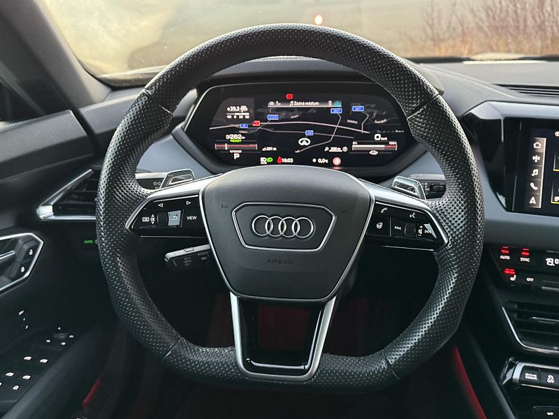 Audi e-tron GT Quattro HUD 360 Vzduch SoH 91% - fotka 11 z 32