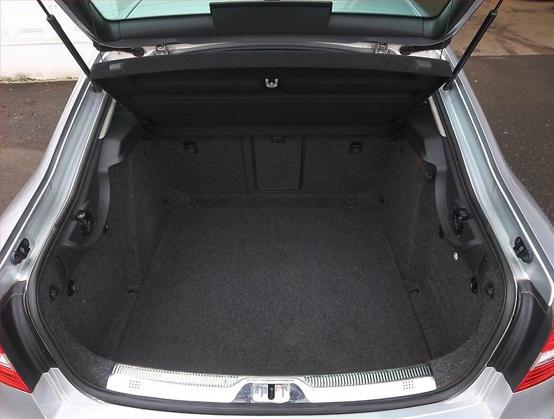 Suzuki Vitara (2019) Elegance 1.4 BoosterJet, 4X4 - fotka 13 z 22