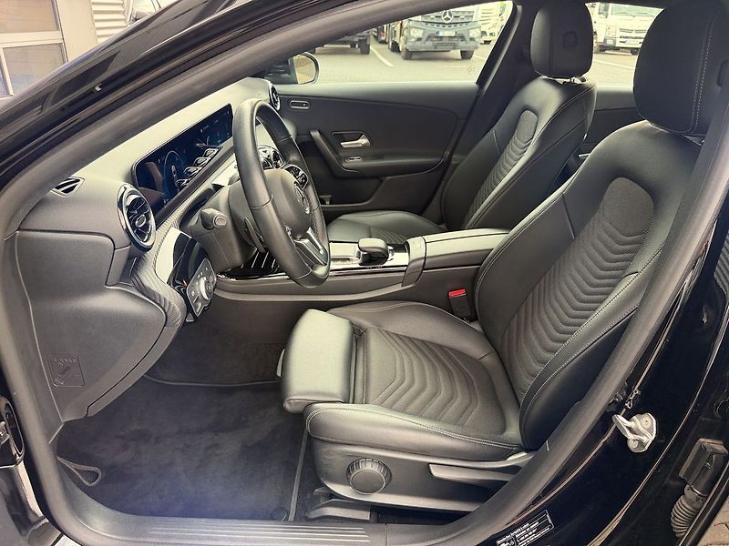 Mercedes-Benz Třídy A 180d - fotka 16 z 37