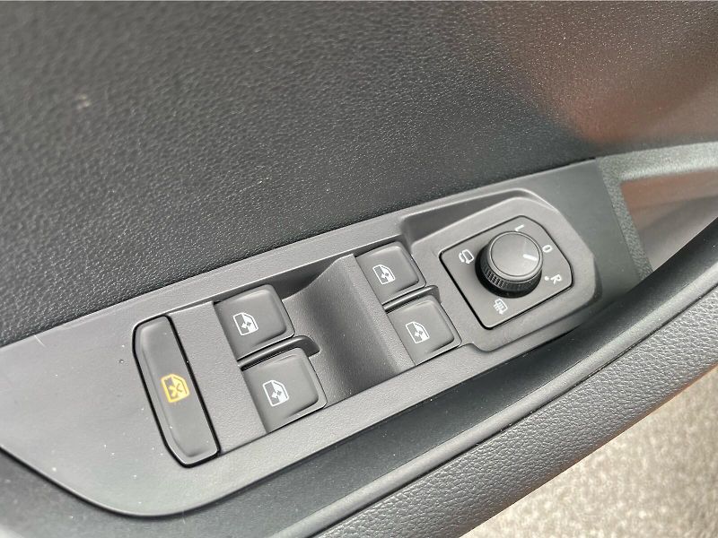 Škoda Karoq 1.5 TSi DSG 7st. SELECTION - fotka 15 z 30