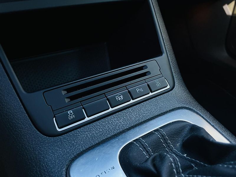 Volkswagen Tiguan 2.0TSI 4x4 AUT SERVISKA VYHŘEV - fotka 39 z 47