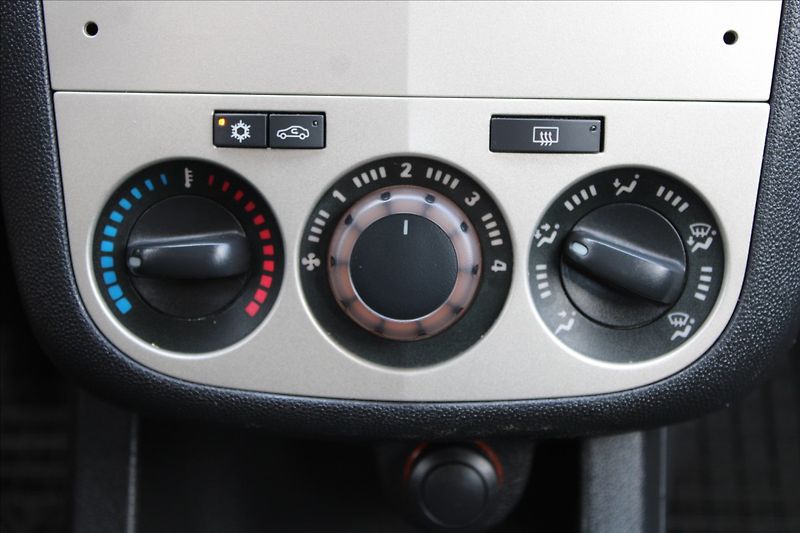 Opel Corsa 1,2 i  NOVÉ V ČR,1.MAJITEL - fotka 12 z 20