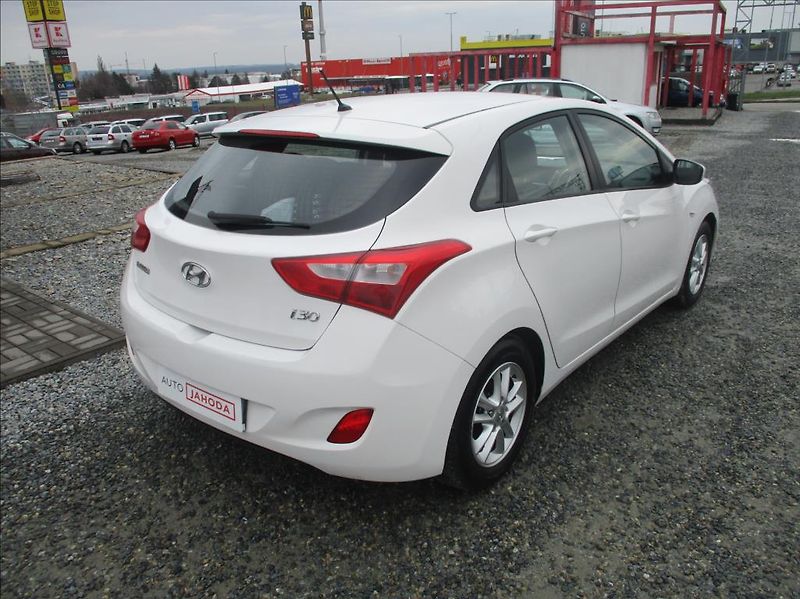 Hyundai i30 1,6 i 16v, klima,s.kn. Zamluve - fotka 8 z 34
