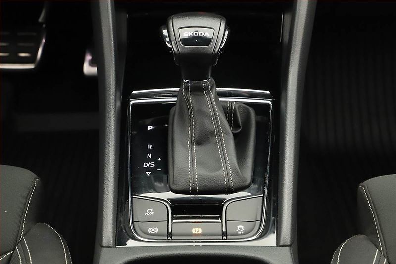 Škoda Karoq (2023) Sportline 1.5 TSI - fotka 13 z 18