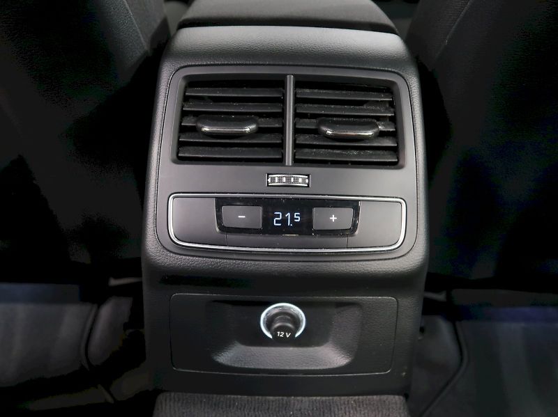 Audi A4 (2019) 40TDI 140KW 4x4 WEBASTO NAVI - fotka 35 z 39