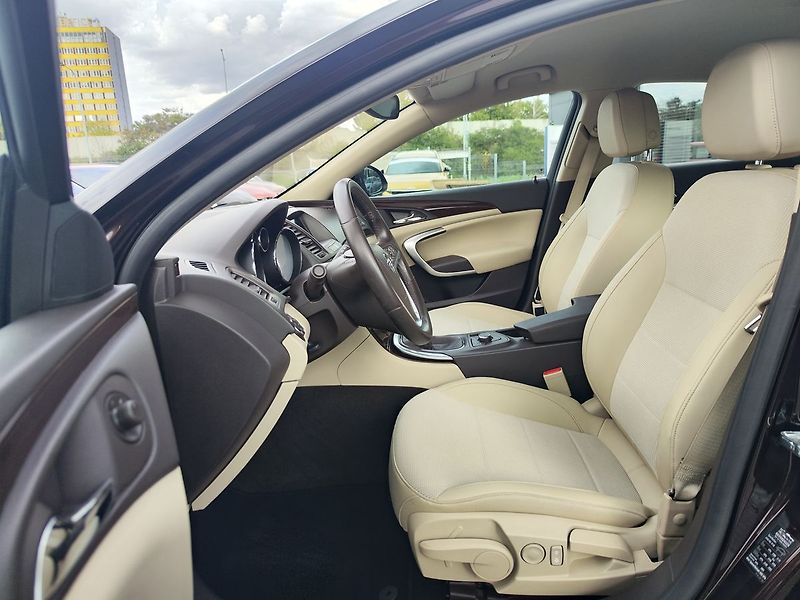 Opel Insignia 2.0 Turbo/184kW Innovation 4x4 - fotka 13 z 28