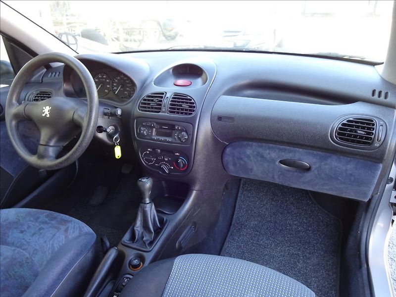Peugeot 206 1,1 i - fotka 27 z 37