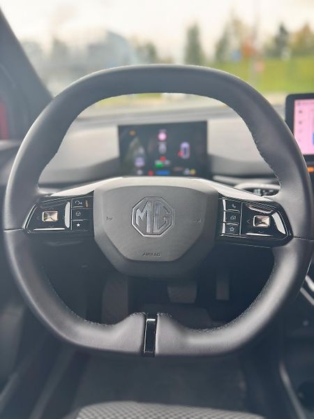 MG MG4 (2023) EV Elegance 64 kW - fotka 11 z 22