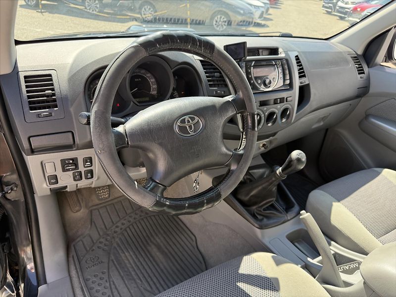 Toyota Hilux 2,5 Extra Cab - fotka 6 z 14