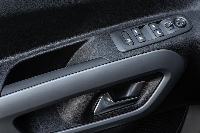 Citroën Berlingo (2026) 1,5 MAX BHDi 130k + ZIMA+zim.p - fotka 9 z 19
