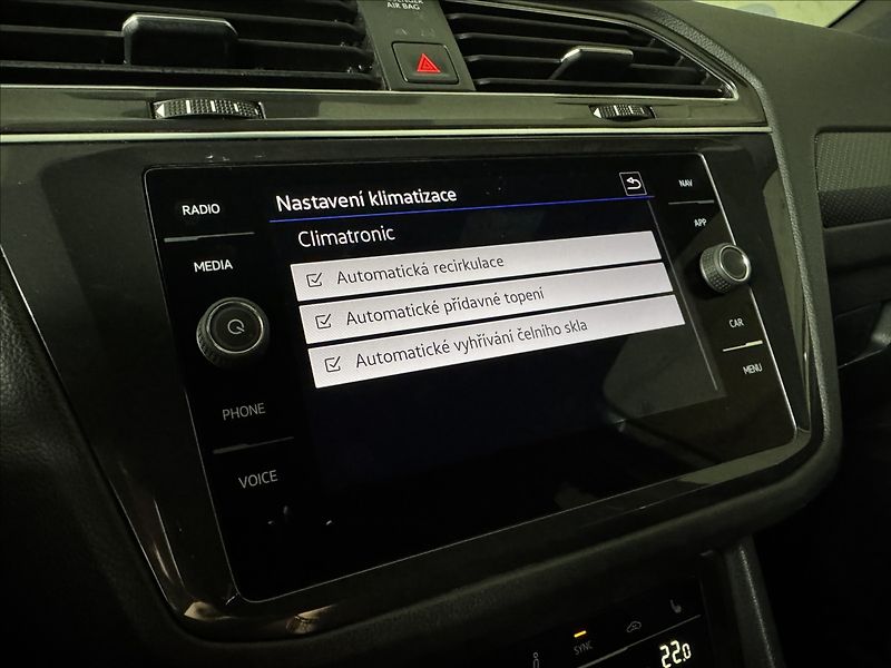 Volkswagen Tiguan 2,0 TDi  DSG R-Line IQ Light K - fotka 37 z 46