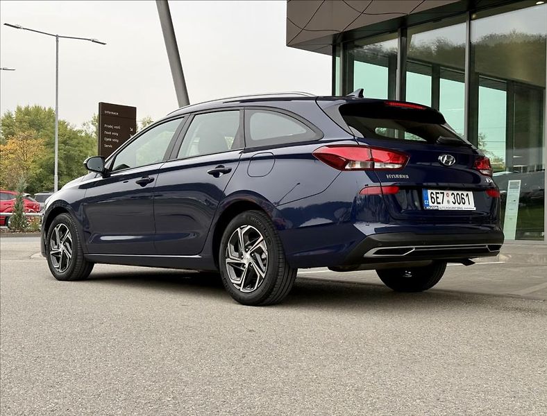 Hyundai i30 1,5 i  WG Comfort Alu 16 - fotka 2 z 25