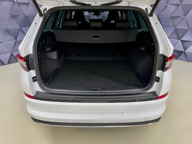 Škoda Kodiaq 2.0 TDI DSG 4X4 SPORTLINE, ACC - fotka 31 z 32