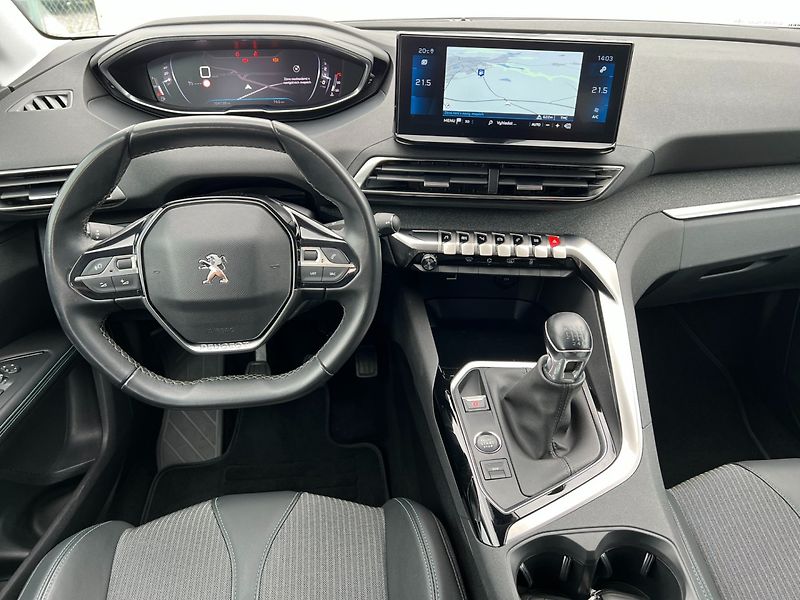 Peugeot 5008 (2022) 1.2PT 96kW! Allure! Tažné! LED - fotka 15 z 42