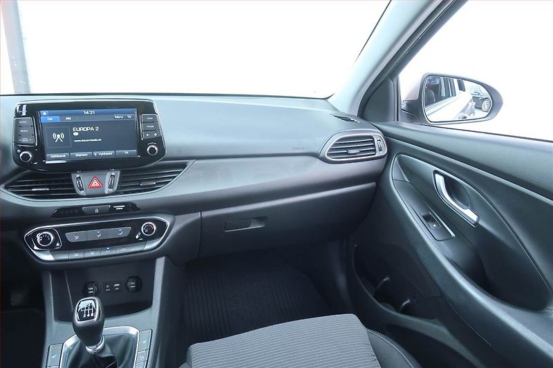 Hyundai i30 (2020) Family Comfort 1.6 CRDi - fotka 8 z 20