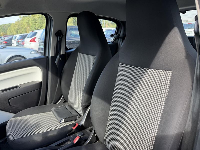 Renault Twingo 1.0TCe - fotka 14 z 19