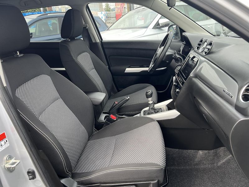 Suzuki Vitara 1.6DDiS 4x4 KLIMA KAMERA ALU - fotka 31 z 42