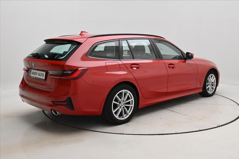 BMW Řada 3 2,0 320d 140 kW Steptronic Zár - fotka 5 z 32