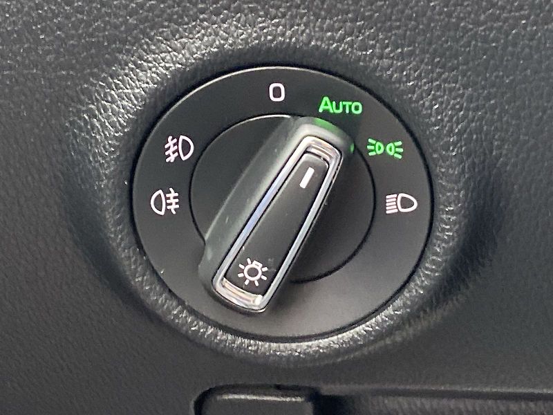 Škoda Superb (2023) Combi 2.0 TDI DSG Sportline - fotka 18 z 33