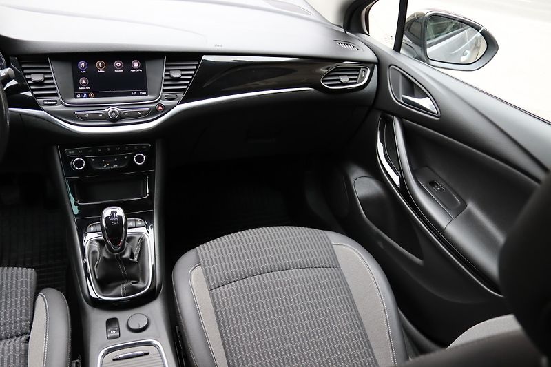 Opel Astra SPORTS TOURER+ 1.2 81kW - fotka 39 z 50