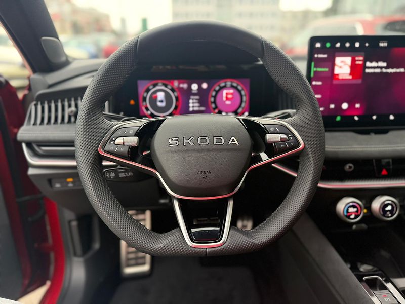 Škoda Superb Sportline 2.0TSI 195kw DSG 4x4 - fotka 10 z 26