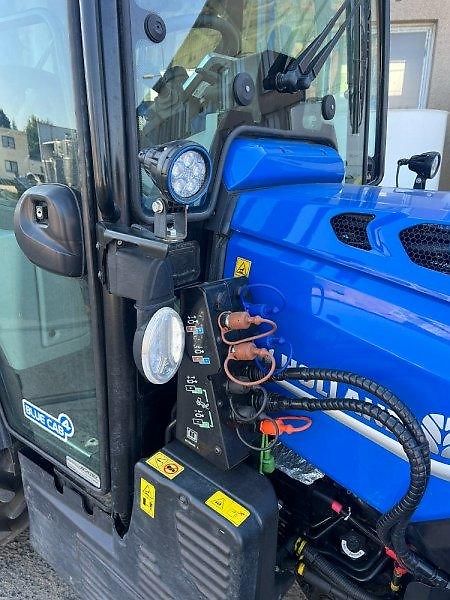 New Holland (2023) T4.100 vinice sad 4.5t - fotka 11 z 15